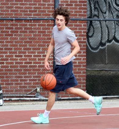 Adam Sandler and Timothee Chalamet Playing Basketball - NYC Actors Adam Sandler and Timothee Chalamet are playing basketball together with some friends in Soho, New York City, NY USA on July 20, 2023. Photo by Dylan Travis ABACAPRESS.COM New York City NY United States  Copyright: xDylanxTravis ABACAx 861442_035 DylanxTravis ABACAx 861442_035 
