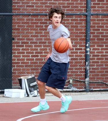 Adam Sandler and Timothee Chalamet Playing Basketball - NYC Actors Adam Sandler and Timothee Chalamet are playing basketball together with some friends in Soho, New York City, NY USA on July 20, 2023. Photo by Dylan Travis ABACAPRESS.COM New York City NY United States  Copyright: xDylanxTravis ABACAx 861442_036 DylanxTravis ABACAx 861442_036 