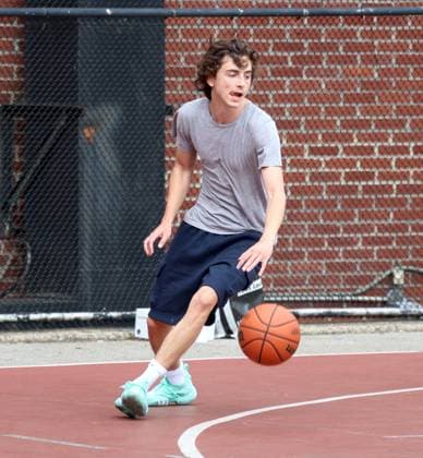 Adam Sandler and Timothee Chalamet Playing Basketball - NYC Actors Adam Sandler and Timothee Chalamet are playing basketball together with some friends in Soho, New York City, NY USA on July 20, 2023. Photo by Dylan Travis ABACAPRESS.COM New York City NY United States  Copyright: xDylanxTravis ABACAx 861442_037 DylanxTravis ABACAx 861442_037 