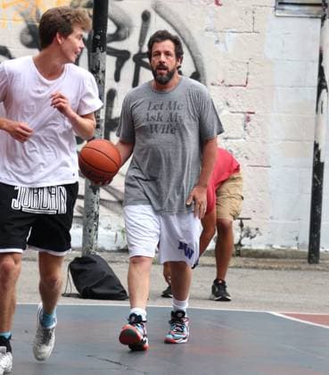 Adam Sandler and Timothee Chalamet Playing Basketball - NYC Actors Adam Sandler and Timothee Chalamet are playing basketball together with some friends in Soho, New York City, NY USA on July 20, 2023. Photo by Dylan Travis ABACAPRESS.COM New York City NY United States  Copyright: xDylanxTravis ABACAx 861442_045 DylanxTravis ABACAx 861442_045 