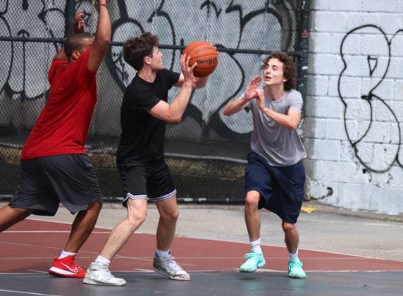 Adam Sandler and Timothee Chalamet Playing Basketball - NYC Actors Adam Sandler and Timothee Chalamet are playing basketball together with some friends in Soho, New York City, NY USA on July 20, 2023. Photo by Dylan Travis ABACAPRESS.COM New York City NY United States  Copyright: xDylanxTravis ABACAx 861442_046 DylanxTravis ABACAx 861442_046 