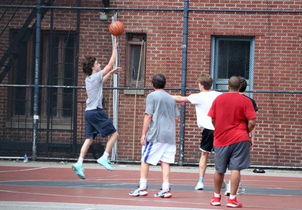 Adam Sandler and Timothee Chalamet Playing Basketball - NYC Actors Adam Sandler and Timothee Chalamet are playing basketball together with some friends in Soho, New York City, NY USA on July 20, 2023. Photo by Dylan Travis ABACAPRESS.COM New York City NY United States  Copyright: xDylanxTravis ABACAx 861442_049 DylanxTravis ABACAx 861442_049 