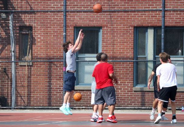 Adam Sandler and Timothee Chalamet Playing Basketball - NYC Actors Adam Sandler and Timothee Chalamet are playing basketball together with some friends in Soho, New York City, NY USA on July 20, 2023. Photo by Dylan Travis ABACAPRESS.COM New York City NY United States  Copyright: xDylanxTravis ABACAx 861442_058 DylanxTravis ABACAx 861442_058 