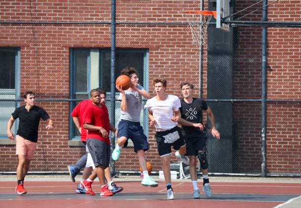 Adam Sandler and Timothee Chalamet Playing Basketball - NYC Actors Adam Sandler and Timothee Chalamet are playing basketball together with some friends in Soho, New York City, NY USA on July 20, 2023. Photo by Dylan Travis ABACAPRESS.COM New York City NY United States  Copyright: xDylanxTravis ABACAx 861442_059 DylanxTravis ABACAx 861442_059 
