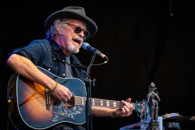 Entertainment Themen der Woche KW29 20.07.2023, xovx, Kultur, Konzert, Wolfgang Niedecken liest und singt Bob Dylan im Leitz-Park Wetzlar. Wolfgang Niedecken liest & singt Bob Dylan: Ein literarisch-musikalisches Special rund um Dylan, Niedecken und BAP Wetzlar Leitz-Park Hessen Deutschland (DE) *** 20 07 2023, xovx, culture, concert, Wolfgang Niedecken reads and sings Bob Dylan at Leitz Park Wetzlar Wolfgang Niedecken reads sings Bob Dylan A literary musical special around Dylan, Niedecken and BAP Wetzlar Leitz Park Hesse Germany EN