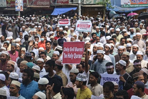Protest Over Quran Burning In Dhaka Protesters take part in a march after Friday prayers against the burning of a copy of the Holy Koran in Dhaka, Bangladesh, 07 July 2023. An Iraqi refugee living in Sweden set fire to a copy of the Koran during a protest in front of a mosque in Stockholm on 28 June 2023. The act drew widespread outrage and condemnation from several countries. Dhaka Dhaka Bangladesh Copyright: xHabiburxRahmanx