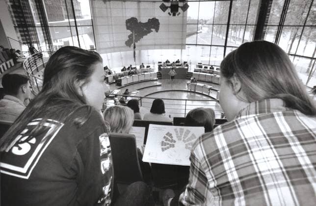 Sachsen, Dresden, historisch, Landespolitik, Jugend im Sächsischen Landtag, Parlament, Politik, Bildung; 26.04.1996 Jürgen Lösel ! ACHTUNG Aufnahmedatum laut Beschriftung *** Saxony, Dresden, historical, State Policy, Youth at Saxon Landtag, Parliament, Policy, Education 26 04 1996 Jürgen Lösel Attention Date of recording according to Lettering Copyright: xSZ JürgenxLöselx 0000010201201390 ! ACHTUNG Aufnahmedatum laut Beschriftung