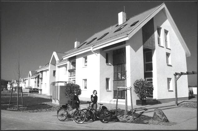 Brandenburg, Lausitz, Kausche, Drebkau, historisch, Braunkohle, Tagebau, Umsiedlung, Neubau, Wohnhaus, Wohnsiedlung, Eigenheime, Immobilie; 19.04.1996 Jürgen Lösel ! ACHTUNG Aufnahmedatum laut Beschriftung *** Brandenburg, Lusatia, Thimble, Drebkau, historical, Lignite, Surface mining, Resettlement, New construction, Residential, Housing development, Owner-occupied homes, Real estate 19 04 1996 Jürgen Lösel Attention Date of recording according to Lettering Copyright: xSZ JürgenxLöselx 0000010201201422 ! ACHTUNG Aufnahmedatum laut Beschriftung