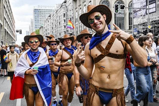 News Bilder des Tages Christopher Street Day Berlin *** NUR FÜR REDAKTIONELLE ZWECKE *** EDITORIAL USE ONLY ***<p>Teilnehmer der 45. Berlin Pride-Parade zum Christopher Street Day (CSD). Der Berliner CSD ist eine der größten Veranstaltungen der lesbischen, schwulen, bisexuellen, trans-, intergeschlechtlichen und queeren (LGBTIQ) Community in Europa., am 22. Juli 2023 in Berlin. Deutschland Berlin Berlin Copyright: MaurizioxGambarini *** Christopher Street Day Berlin FOR EDITORIAL PURPOSES ONLY EDITORIAL USE ONLY p Participants of the 45 Berlin Pride Parade for Christopher Street Day CSD The Berlin CSD is one of the largest events of the lesbian, gay, bisexual, trans , intersex and queer LGBTIQ community in Europe , on 22 July 2023 in Berlin Germany Berlin Cop Copyright: MaurizioxGambarini doc7r6mmdtl5om18liwa5dk ,EDITORIAL USE ONLY