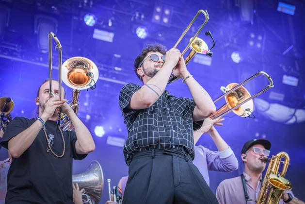Entertainment Themen der Woche KW29 Entertainment Bilder des Tages DasFest2023 am 22.07.2023 in Karlsruhe (Günter-Klotz-Anlage), Germany Querbeat beim Auftritt auf der Hauptbühne bei DAS FEST 2023. Karlsruhe Günter-Klotz-Anlage Baden-Württemberg Germany *** DasFest2023 on 22 07 2023 in Karlsruhe Günter Klotz Anlage , Germany Querbeat performing on the main stage at DAS FEST 2023 Karlsruhe Günter Klotz Anlage Baden Württemberg Germany