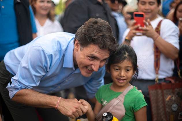 July 22, 2023, Toronto, ONT, CANADA: Prime Minister Justin Trudeau poses for a photograph with a young attendee at the Fun Philippines Festival in Toronto, on Saturday, July 22, 2023. Toronto CANADA  - ZUMAc35_ 20230722_zaf_c35_064 Copyright: xTijanaxMartinx
