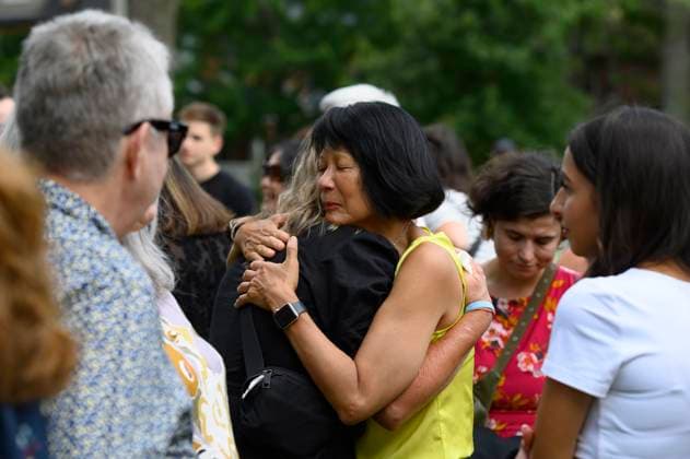 July 22, 2023, Toronto, ON, Canada: Toronto mayor Olivia Chow consoles friends and family members of Julianna Kozis and Reese Fallon, during a gathering to mark five years since the attack on the city s Danforth Avenue, at Withrow Park in Toronto, Saturday July 22, 2023. Toronto Canada  - ZUMAc35_ 20230722_zaf_c35_089 Copyright: xChristopherxKatsarovx