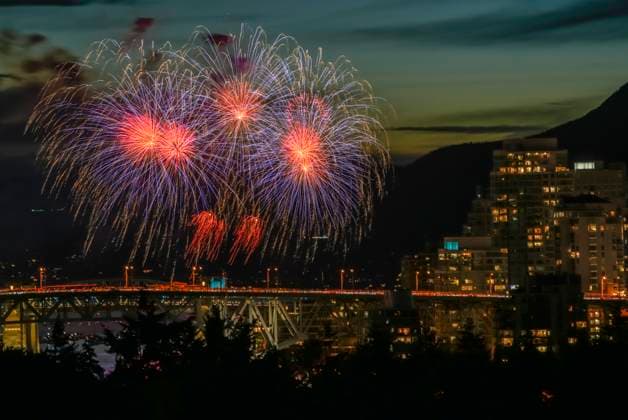 (230723) -- VANCOUVER, July 23, 2023 -- Fireworks launched by team Australia are seen at English Bay in Vancouver, British Columbia, Canada, on July 22, 2023. An off-shore fireworks competition kicked off here with the performance by team Australia on Saturday, followed by team Mexico on July 26 and team Philippines on July 29. (Photo by Xinhua) CANADA-VANCOUVER-FIREWORKS COMPETITION-TEAM AUSTRALIA LiangxSen 