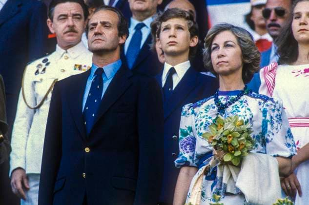 Spain Royal (Files) Royal family of Spain, King Juan Carlos, Queen Sofia, Prince Felipe and Infanta Elena during the Opening Ceremony of the World Cup 1982 in Madrid, Spain on June 13, 1982. Photo by Henri Szwarc ABACAPRESS.COM Madrid Madrid Spain  Copyright: xSzwarcxHenri ABACAx 370473_004 SzwarcxHenri ABACAx 370473_004 