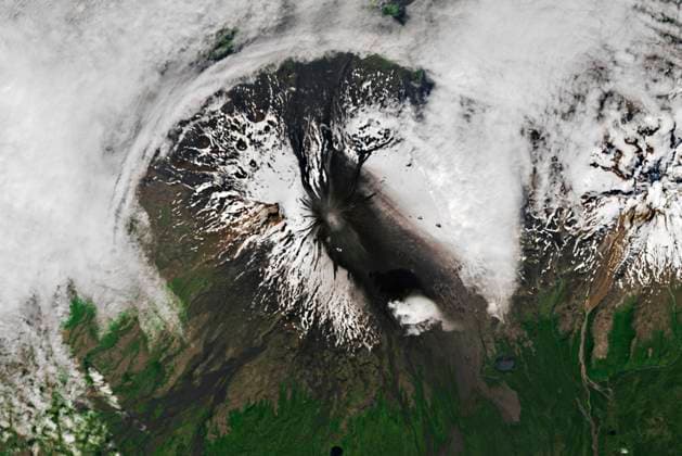 Creative Highlights World July 17, 2023, Unmake Island, AK, United States: View from Earth Orbit of the Shishaldin volcano in the Aleutian Islands as it erupts July 17, 2023 in Unmake Island, Alaska. Mount Shishaldin is a cone-shaped stratovolcanoand is one of the most active volcanoes in the Aleutian arc. Unmake Island United States - ZUMAp138 20230717_zaa_p138_017 Copyright: xWanmeixLiang Nasax