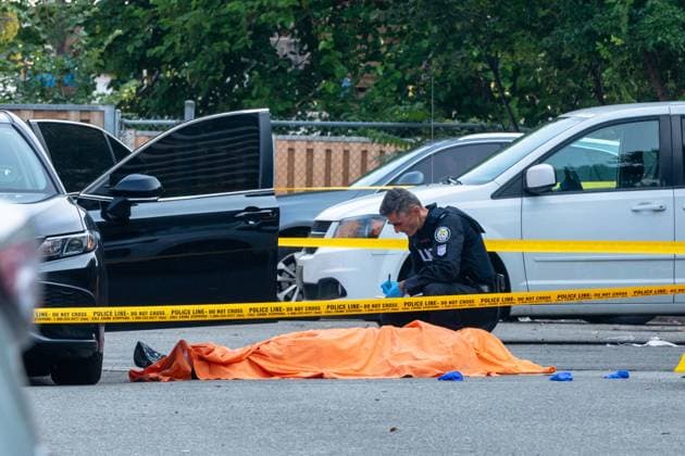 News Bilder des Tages July 25, 2023, Toronto, ON, Canada: Toronto police investigate a fatal shooting in a parking lot in the city s downtown east end on Tuesday, July 25, 2023. Toronto Canada  - ZUMAc35_ 20230725_zaf_c35_010 Copyright: xColinxN.xPerkelx