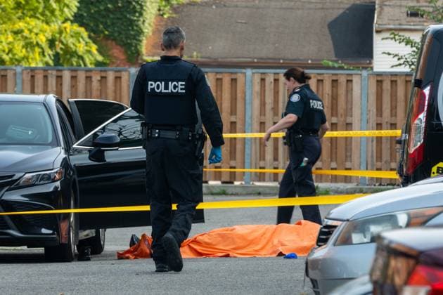 July 25, 2023, Toronto, ON, Canada: Toronto police investigate a fatal shooting in a parking lot in the city s downtown east end on Tuesday, July 25, 2023. Toronto Canada  - ZUMAc35_ 20230725_zaf_c35_011 Copyright: xColinxN.xPerkelx