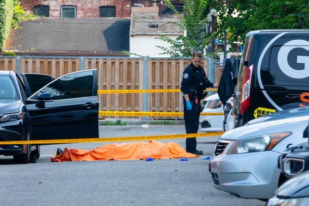 July 25, 2023, Toronto, ON, Canada: Toronto police investigate a fatal shooting in a parking lot in the city s downtown east end on Tuesday, July 25, 2023. Toronto Canada  - ZUMAc35_ 20230725_zaf_c35_015 Copyright: xColinxN.xPerkelx