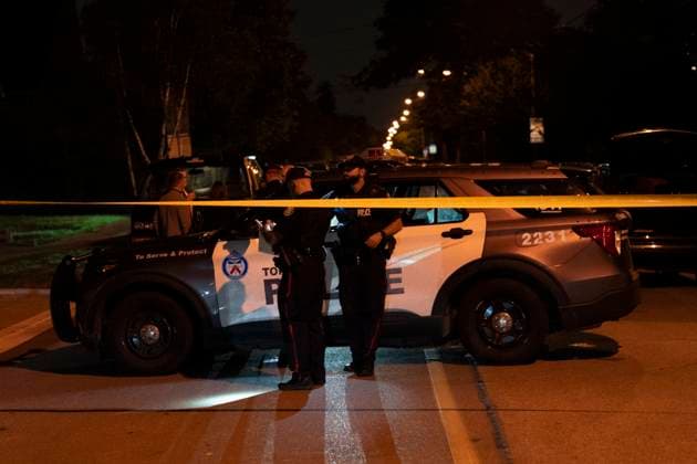 July 25, 2023, Toronto, ON, Canada: Toronto Police work the scene of a shooting in Toronto on Tuesday, July 25, 2023. A Police Dog was killed and a suspect injured following an interaction with officers in Etobicoke Tuesday night. Toronto Canada  - ZUMAc35_ 20230725_zaf_c35_018 Copyright: xArlynxMcadoreyx
