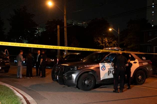 July 25, 2023, Toronto, ON, Canada: Toronto Police work the scene of a shooting in Toronto on Tuesday, July 25, 2023. A Police Dog was killed and a suspect injured following an interaction with officers in Etobicoke Tuesday night. Toronto Canada  - ZUMAc35_ 20230725_zaf_c35_022 Copyright: xArlynxMcadoreyx