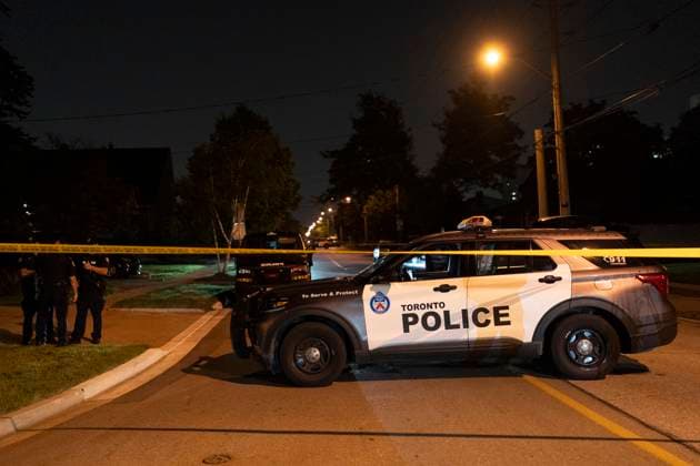 July 25, 2023, Toronto, ON, Canada: Toronto Police work the scene of a shooting in Toronto on Tuesday, July 25, 2023. A Police Dog was killed and a suspect injured following an interaction with officers in Etobicoke Tuesday night. Toronto Canada  - ZUMAc35_ 20230725_zaf_c35_025 Copyright: xArlynxMcadoreyx