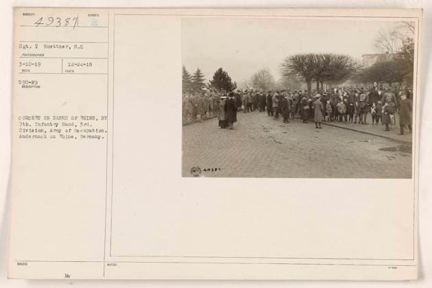 RECORD DATE NOT STATED Caption: Concert on the banks of Rhine by the 7th Infantry Band, 3rd Division, Army of Occupation. The event took place in Andernach, Germany. This photograph, captured by Sgt. P. Buettner, depicts the band s performance during the World War One period, with the image assigned the number 9 on December 24, 1918. Copyright: xpiemagsx 970_86704877 !ACHTUNG AUFNAHMEDATUM GESCHÄTZT!
