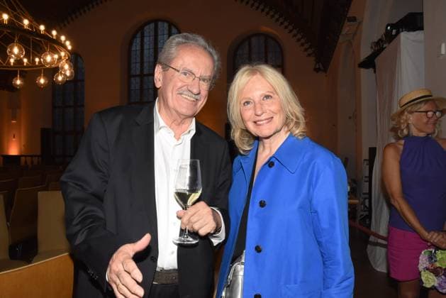 Christian Ude Mayor a D Maren Kroymann actress cabaret artist award winner Munich 25 07 2023 Marienplatz Old Town Hall Dieter Hildebrandt Award 2023 award ceremony Munich