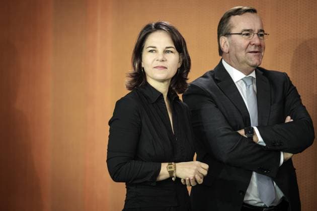 News Themen der Woche KW30 Annalena Baerbock, Bundesaussenministerin, und Boris Pistorius, Bundesminister der Verteidigung, aufgenommen vor Beginn einer Kabinettssitzung im Bundeskanzleramt Berlin, 26.07.2023. Berlin Deutschland *** Annalena Baerbock, Federal Minister of Foreign Affairs, and Boris Pistorius, Federal Minister of Defense, photographed before the start of a cabinet meeting at the Federal Chancellery Berlin, 26 07 2023 Berlin Germany. Copyright: xJaninexSchmitz photothek.dex