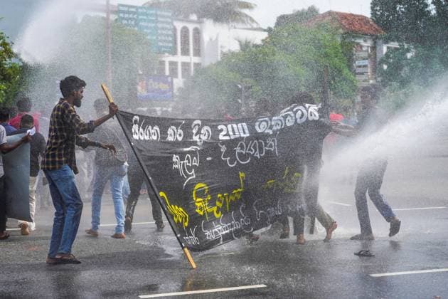 News Themen der Woche KW30 Police water cannons fired water cannons to disperse the protest on July 26, 2023, in Colombo, Sri Lanka. The Inter-University Students Federation held a protest demanding the release of their student activists. Where: Colombo, Sri Lanka When: 26 Jul 2023 Credit: Thilina Kaluthotage Cover Images Copyright: xx 52921391 EDITORIAL USE ONLY. NOT FOR USE BY NEWSPAPERS BASED IN THE UK.