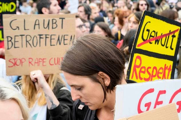20230726 Kundgebung Keine Buehne fuer Rammstein WIEN, OESTERREICH - 26. JULI: Gemeinderaetin der Gruenen Wien Viktoria Spielmann bei der Kundgebung Keine Buehne fuer Rammstein , organisiert von aufstehn aufgrund der Voruerfe der sexuellen Belaestiung von Fans durch den Saenger un Rammstein vor dem Ernst-Happel-Stadion am 26. Juli, 2023 in Wien, Oesterreich. 230726_SEPA_32_050 Copyright: xMartinxJuenx SEPAxMedia
