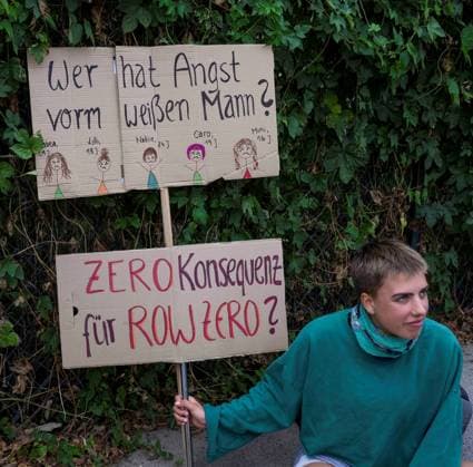 20230726 Kundgebung Keine Buehne fuer Rammstein WIEN, OESTERREICH - 26. JULI: Kundgebung Keine Buehne fuer Rammstein , organisiert von aufstehn aufgrund der Voruerfe der sexuellen Belaestiung von Fans durch den Saenger un Rammstein vor dem Ernst-Happel-Stadion am 26. Juli, 2023 in Wien, Oesterreich. 230726_SEPA_32_024 Copyright: xMartinxJuenx SEPAxMedia