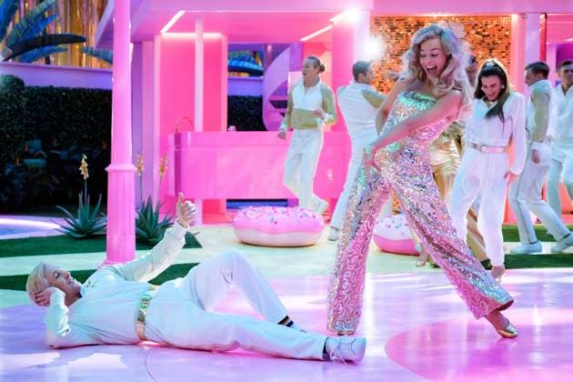 Margot Robbie, Ryan Gosling, Barbie (2023). Photo credit: Jaap Buitendijk Warner Bros.  Copyright: xx 34529-030THA The Hollywood Archive