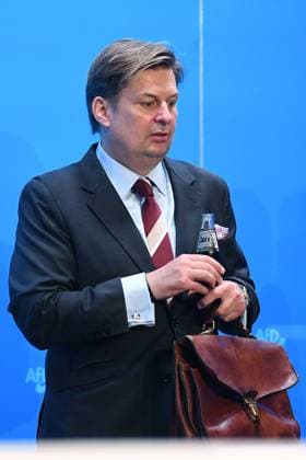 14. Bundesparteitag der Alternative für Deutschland am 28.07.2023 in der Messe Magdeburg in Magdeburg Maximilian Krah ( AfD-Spitzenkandidat für die Europawahl ) *** 14 Federal Party Congress of the Alternative for Germany on 28 07 2023 in the Magdeburg Fair in Magdeburg Maximilian Krah AfD top candidate for the European elections xRx