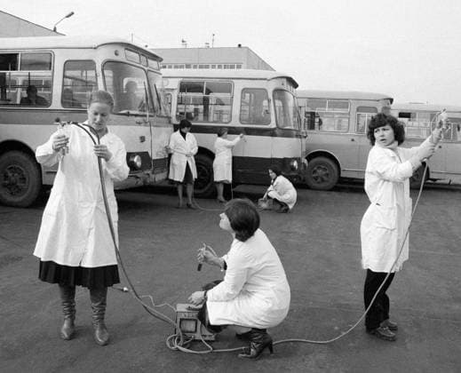 BUSES AIR POLLUTION MEASURING 17280 02.05.1981 Sanitary lab staff of the Main Passenger Transport Directorate checks the air pollution rate in a bus depot in Moscow. Andrew Sputnik Moscow Russia  Copyright: xAndrewx