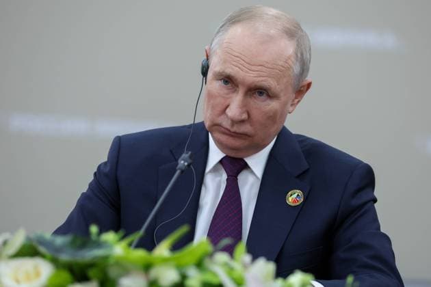 News Bilder des Tages RUSSIA, ST PETERSBURG - JULY 28, 2023: Russia s President Vladimir Putin during a meeting with President of the Republic of Senegal Macky Sall on the sidelines of on the sidelines of the second Russia-Africa Summit at the Expoforum Convention and Exhibition Centre. Alexander Ryumin TASS Host Photo Agency  60735520