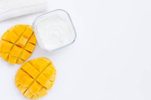 Flache Mangokörperbutter mit Kopierbereich. Foto mit hoher Auflösung *** flat Mango body butter with Copy area Photo with high Resolution Copyright: imageBROKER OleksandrxLatkun ibxole09446064.jpg