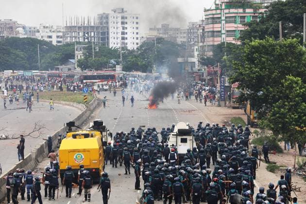 Bilder des Jahres 2023, News 07 Juli News Themen der Woche KW30 News Bilder des Tages Bangladesh opposition holds protests to demand resignation of PM The police have clashed with loyalists of the BNP amid the opposition party s sit-in programmes at the different entry points to Dhaka as part of its one-point campaign to topple the government.Bangladesh Nationalist party (BNP) activists block a highway entering Bangladesh s capital during a protest demanding the resignation of Prime Minister Sheikh Hasina and a general election under a neutral caretaker government, in Dhaka, Bangladesh, on July 29, 2023. Photo by Habibur Rahman ABACAPRESS.COM Dhaka 1100 Bangladesh  Copyright: xHabiburxRahman ABACAx 862317_002 HabiburxRahman ABACAx 862317_002 