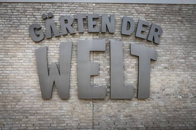 Berlin Marzahn-Hellersdorf; die Gärten der Welt, Park am Blumberger Damm, gemeinsam mit dem Kienbergpark Naherholungsgebiet in Marzahn-Hellersdorf; - 30.07.2023 Berlin Marzahn-Hellersdorf *** Berlin Marzahn Hellersdorf the gardens of the world, park at the Blumberger Damm, together with the Kienbergpark local recreation area in Marzahn Hellersdorf 30 07 2023 Berlin Marzahn Hellersdorf
