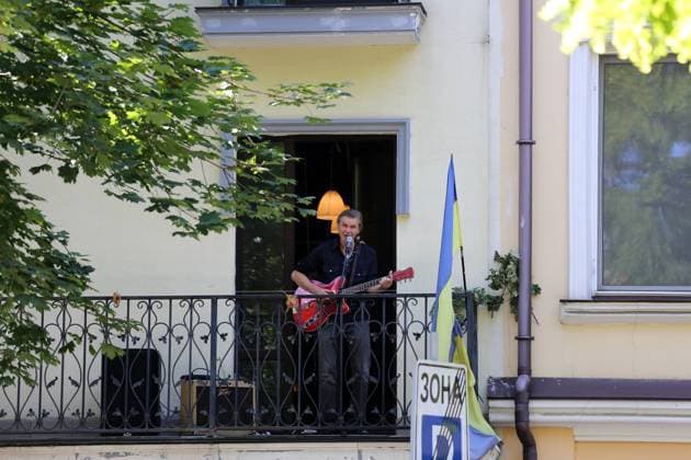 July 30, 2023, Odessa, Ukraine: Robert Lighthouse seen performing on the balcony of the jazz club Perron Number 7 A charity jazz concert in support of the air defense of Odessa was held on the balcony of the jazz club Perron number 7 Odessa Ukraine - ZUMAs197 20230730_zab_s197_009 Copyright: xViacheslavxOnyshchenkox