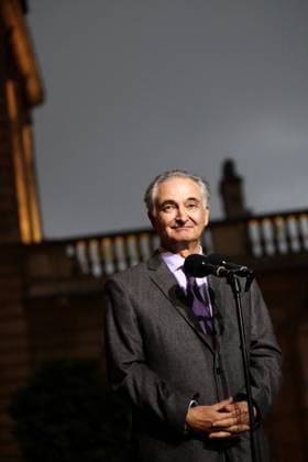 Jacques Attali answers to journalists at the Elysee palace - Paris The President of the French Commission for the liberation of Economic growth Jacques Attali answers to journalists at the Elysee palace after delivering the commission s report to French President Nicolas Sarkozy, on October 15, 2010 in Paris, France. Photo by Stephane Lemouton ABACAPRESS.COM Paris France  Copyright: xLemoutonxStephane ABACAx 248042_013 LemoutonxStephane ABACAx 248042_013 