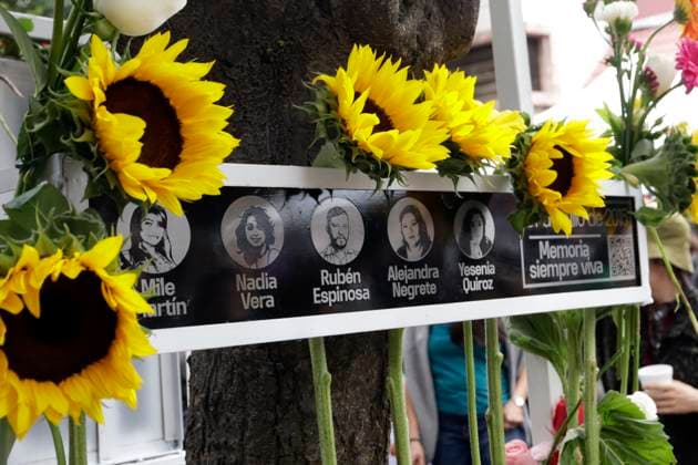 Bilder des Jahres 2023, News 07 Juli News Themen der Woche KW30 News Bilder des Tages 8 years without justice for the victims of the Narvarte case in Mexico July 30, 2023, Mexico City, Mexico: Family members, activists, and friends of Ruben Espinosa Becerril, Nadia Vera, Mile Virginia Martin, Yesenia Quiroz, and Olivia Alejandra Negrete, murdered on July 31, 2015 in an apartment in the Narvarte neighborhood ; pay homage to 8 years of the multi-homicide and demand justice at the scene of the crime in Mexico City. on July 30, 2023 in Mexico City, Mexico, Credit:Luis Barron Eyepix Group Avalon Mexico, Mexico City, Mexico City  Copyright: xLuisxBarronx xEyepixxGroupx xAvalonx 0793141285