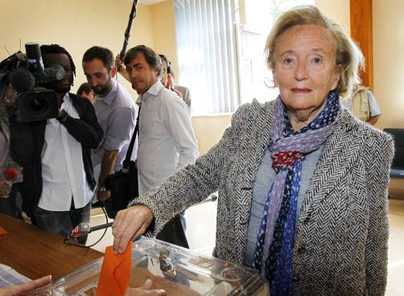 Former first lady Bernadette Chirac votes in Sarran, Correze, France Bernadette Chirac vote le 25 septembre 2011 Ã la mairie de Sarran en Correze pour le premier tour des elections cantonales, apres l annulation du vote de Mars 2011 .Photo Patrick Bernard ABACAPRESS.COM Sarran France  Copyright: xBernardxPatrick ABACAx 291158_006 BernardxPatrick ABACAx 291158_006 