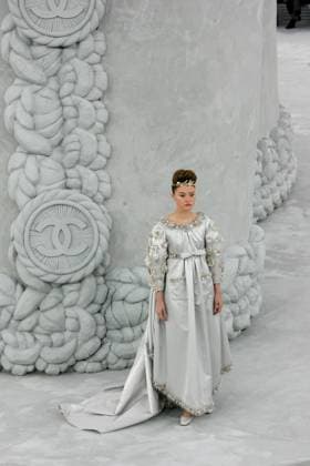 Chanel Haute-Couture Fashion Show - Paris A model displays a creation by fashion designer Karl Lagerfeld for Chanel Haute-Couture Spring-Summer 2008 fashion show held at the Grand Palais, in Paris, France, on January 22, 2008. Photo by Nebinger-Taamallah ABACAPRESS.COM Paris France  Copyright: xNebinger-Taamallah ABACAx 142786_15 Nebinger-Taamallah ABACAx 142786_15 