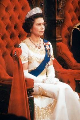 October 18, 1977, Ottawa, ON, CANADA: Queen Elizabeth II officially opens the session of Parliament in the Senate chamber in Ottawa on Oct. 18, 1977. A statue of Queen Elizabeth II is coming to the Ontario legislature grounds, ending the project s yearslong delay and reigniting a conversation about the commemoration of polarizing historical figures. Ottawa CANADA  - ZUMAc35_ 19771018_zaf_c35_013 Copyright: xThexCanadianxPressx