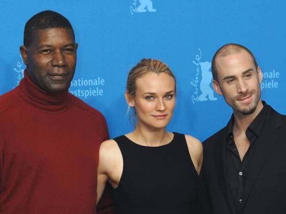 57th Berlinale Film Festival - Goodbye Bafana - photocall Dennis Haysbert with Diane Kruger and Joseph Fiennes pose for photographers during a photocall for the movie Goodbye Bafana at the 57th International Film Festival Berlinale in Berlin, Germany, on February 10, 2007. Photo by Christophe Guibbaud ABACAPRESS.COM Berlin Germany  Copyright: xGuibbaudxChristophe ABACAx 115669_01 GuibbaudxChristophe ABACAx 115669_01 