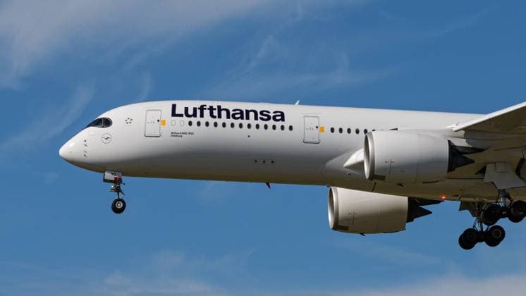 August 1, 2023, Richmond, British Columbia, Canada: A Lufthansa Airbus A350-900 jetliner (D-AIVD) airborne on final approach for landing at Vancouver International Airport. Richmond Canada - ZUMAs202 20230801_zap_s202_020 Copyright: xBaynexStanleyx