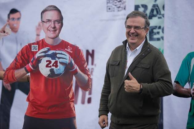 August 5, 2023, Mexico City, Mexico City, Mexico: MARCELO EBRARD, candidate to the presidency for the Morena party, posing next to a photograph of himself in a sporty mood Mexico City Mexico - ZUMAs310 20230805_zip_s310_009 Copyright: xLuisxExSalgadox
