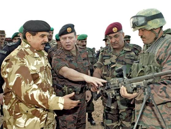 73605 03 Jordan s king Abdullah II receives Bahrain s king Hamad Bin Issa Al Khalifa in Amman on 19 February 2005. The two monarchs visited a special forces unit. Photo by Balkis Press ABACA. Amman Jordan  Copyright: xBalkisxPress ABACAx 73605_03 BalkisxPress ABACAx 73605_03
