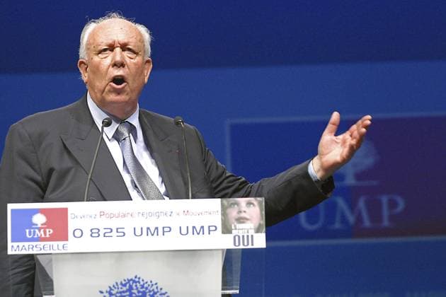 UMP meeting for the Yes vote in Marseille Marseille mayor Jean Claude Gaudin attends a meeting of UMP party for the Yes vote for the upcoming European Constitution referendum vote next May 29, in Marseille, South of France, on May 3, 2005. Photo by Gerald Holubowicz ABACA. Marseille Bouches-du-Rhone France  Copyright: xHolubowiczxGerald ABACAx 77478_11 HolubowiczxGerald ABACAx 77478_11