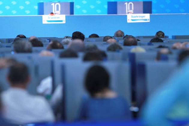 Magdeburg, Sachsen-Anhalt, Deutschland, 05.08.2023: AfD-Europawahlversammlung, Delegierte sitzen bei einer Abstimmung hinter den Pappaufstellern, die als Wahlkabine dienen *** Magdeburg, Saxony Anhalt, Germany, 05 08 2023 AfD European election meeting, delegates sit during a vote behind the cardboard stands that serve as voting booths Copyright: xdtsxNachrichtenagenturx dts_20937